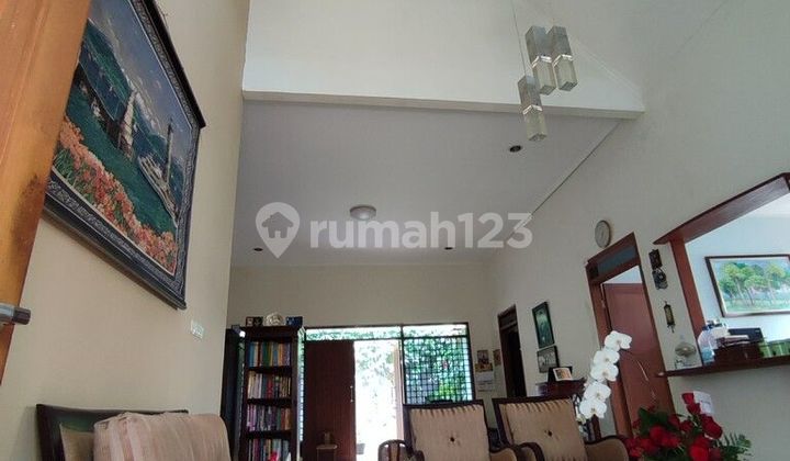 House for Sale Fast, Strategic Location in Cisitu Dago. 2