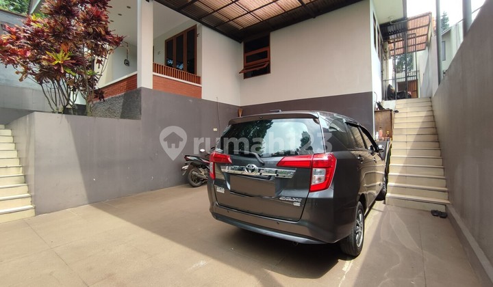 Sturdy House For Quick Sale, Extremely Strategic Location in Cisitu Dago 2