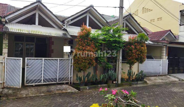 Rumah gandeng diperumahan Pamulang Estate , depan taman,aman 1