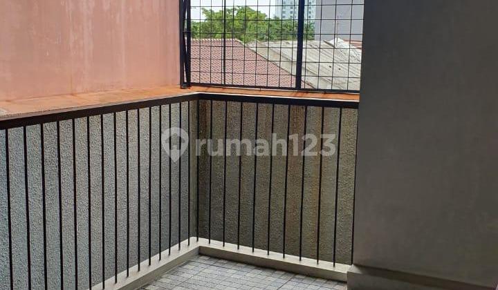 Dijual Cepat Rumah 3 Lantai Siap Huni di Muara Karang 2