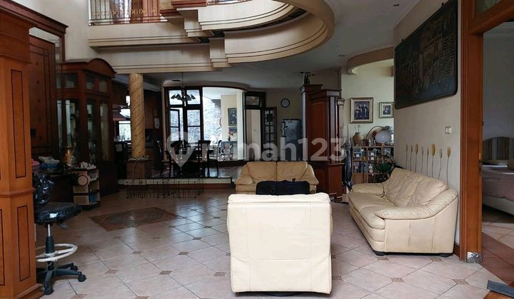 Rumah Mewah Siap Huni di Graha Famili 1