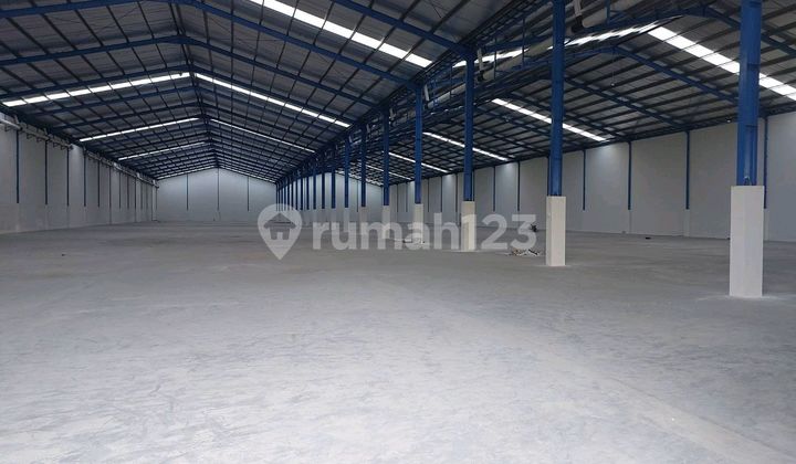 Gudang Loading Dock Siap Dipakai, Dekat Akses Tol