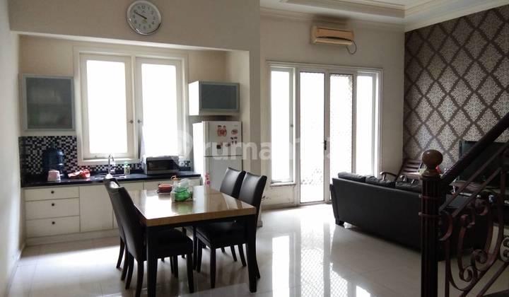 Rumah Siap Huni di Villa Valensia, Dekat Pakuwon Mall 2