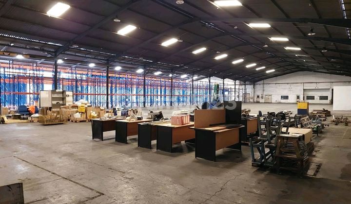 Ready-to-Use Warehouse Loading Dock, Close to Toll Road and Airport