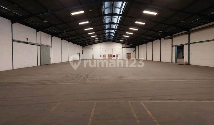 Ready-to-Use Warehouse, Close to Toll Road and Airport