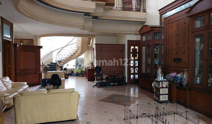 Rumah Mewah Full Furnish Di Graha Famili 1