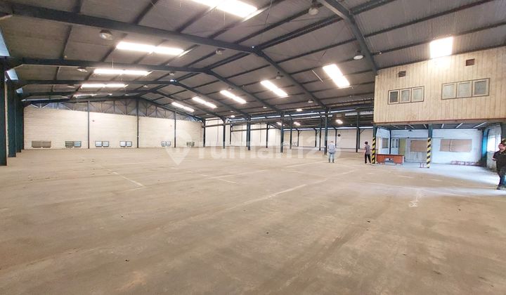 Ready-to-Use Industrial Warehouse, Near Highway and Airport Ready-to-Use Industrial Warehouse, Near Highway and Airport