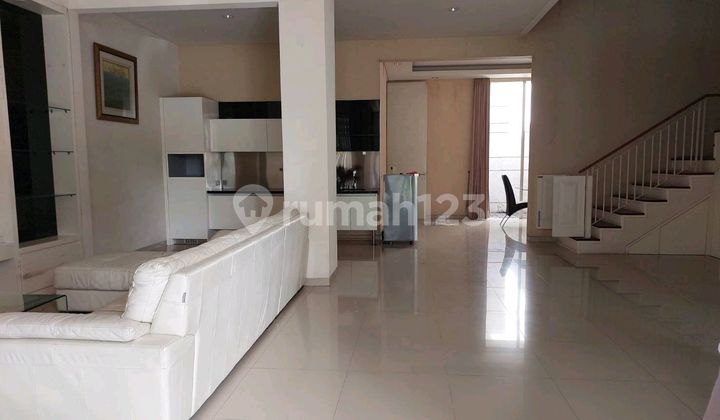 Rumah Minimalis Bagus Dekat Pakuwon Mall 2