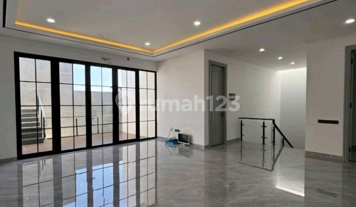 Luxurious 3-Storey House, Near Ciputra University 2