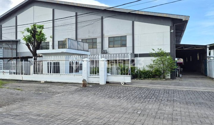 Ready-to-Use Industrial Warehouse, Near Toll Road and Airport
