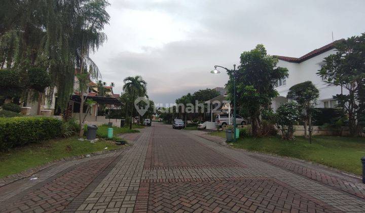 Disewakan Rumah Citraland Chrystal Golf Surabaya  2