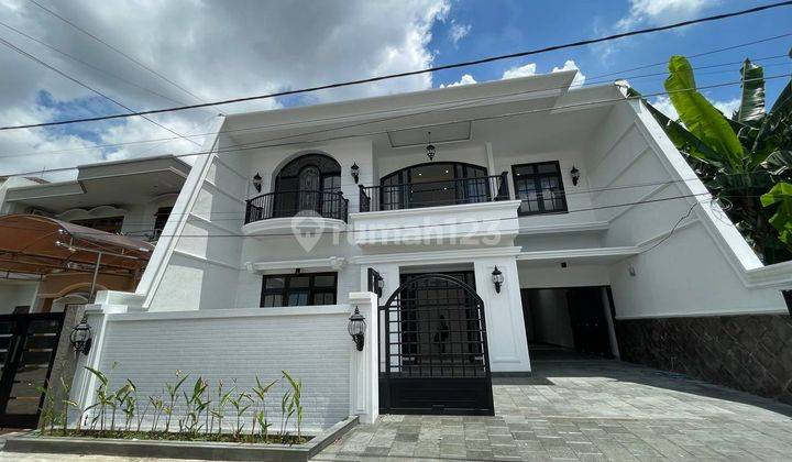 Dijual Rumah Colonial Modern 2 Lantai Manyar Kertoadi  1