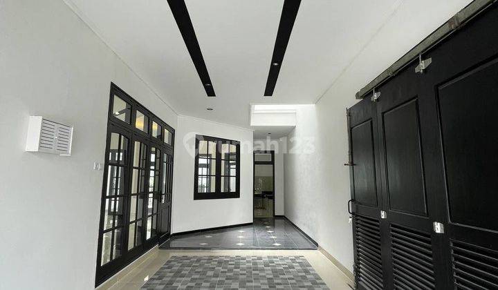 Dijual Rumah Colonial Modern 2 Lantai Manyar Kertoadi  2