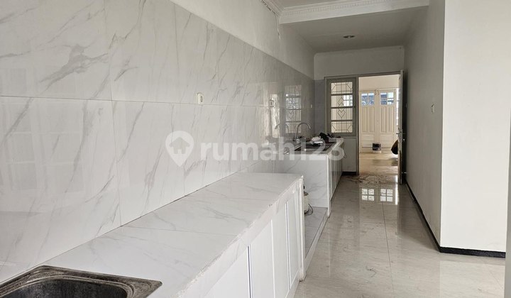 For Rent: Dian Istana Taman Ratu House Surabaya 2
