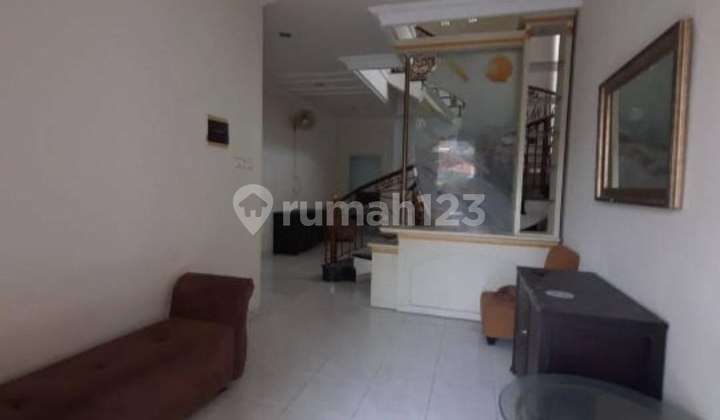 Disewakan Rumah Tenggilis Utara Furnish Surabaya  2