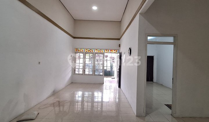 Kutisari Indah House Surabaya Near Petra Campus 2