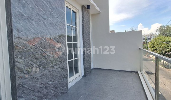 Dijual Rumah Tenggilis Mejoyo Surabaya Dekat Kampus Ubaya