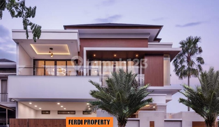 Rumah Mewah Full Furnish + Lift, Desain Elegan di Kawasan Elite