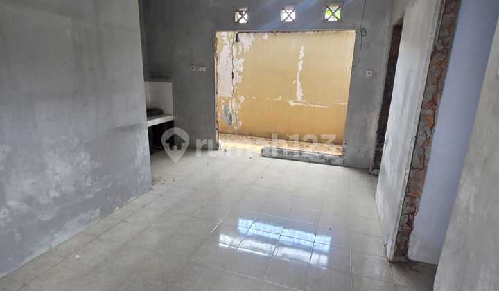 Dijual Rumah Lokasi Strategis di Perum Woltermonginsidi Baru 2