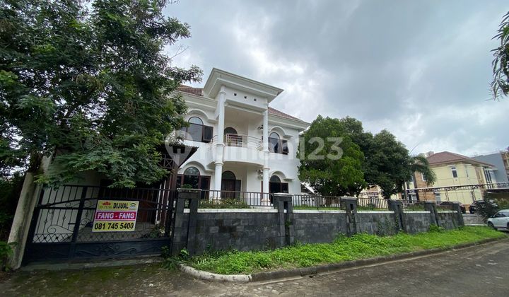 Dijual Rumah Mewah Lokasi Strategis di Jl. Permata Hijau Tembalang, Semarang 1