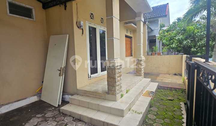 Dijual Rumah Lokasi Strategis di Perum Woltermonginsidi Baru 1