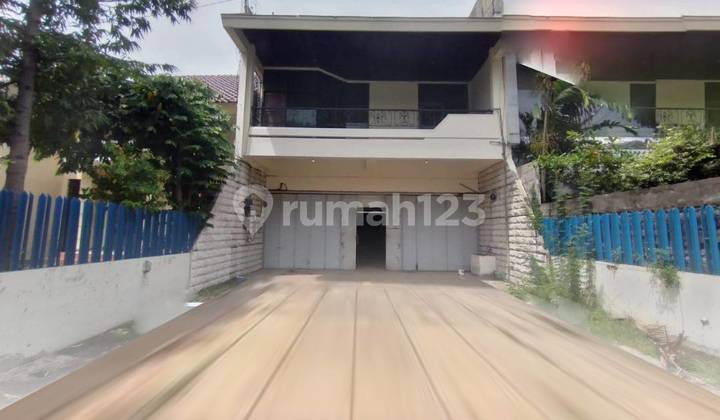 Shop House for Rent in the City Center on Jl. Pandanaran, Semarang 1