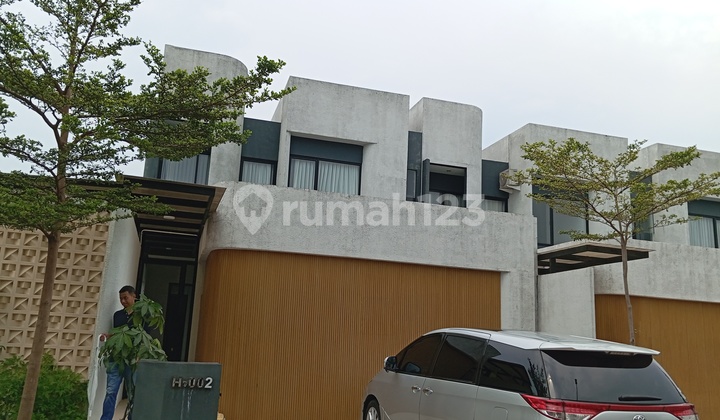 A serene house in Shila Sawangan. 2