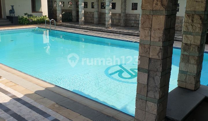 Rumah besar di area elit di Pondok Indah 2