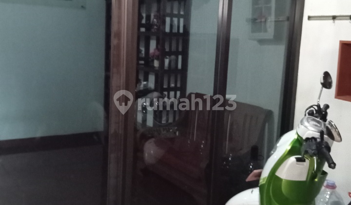 3-Story Shop House in Kebon Lama Affordable Price 2