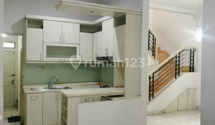 House for rent, nice, semi-furnished, neat, ready to occupy in Daan Mogot Baru. 2
