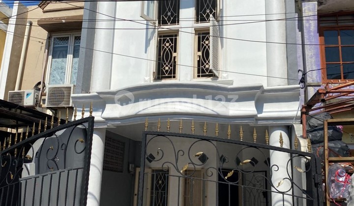 Rumah rapih, siap huni di Taman Palem, Jakarta Barat