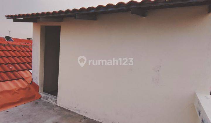 tampak depan rumah di griya kenanga cipondoh