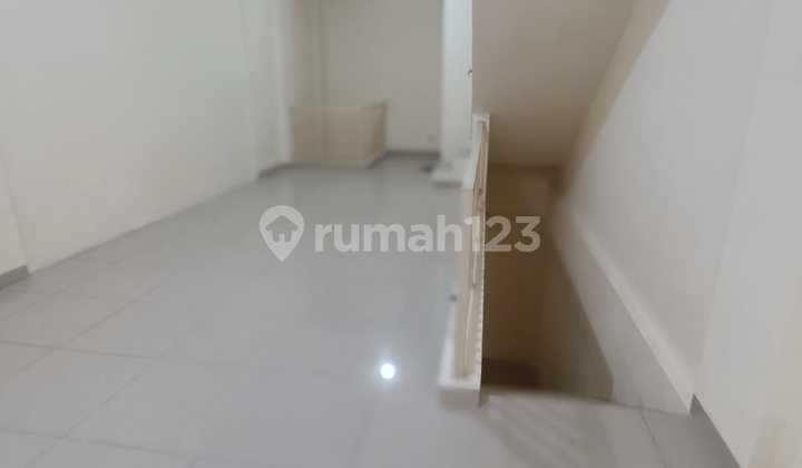 For Rent: Green Lake City Shop House Cheapest !! Facing the Road 2