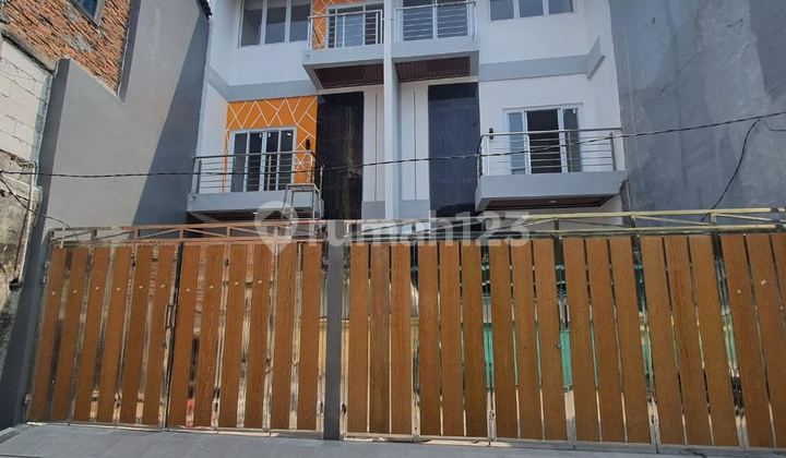 Dijual Rumah Angke Jakarta Barat 3 Lantai