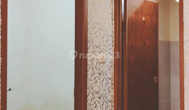 kamar mandi rumah di griya kenanga cipondoh
