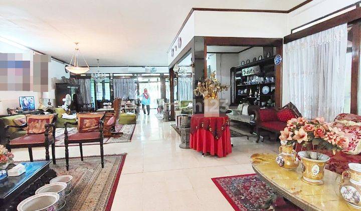 Rumah Mewah di Lokasi Sangat Bagus Jl. Kebon Jeruk Raya 1