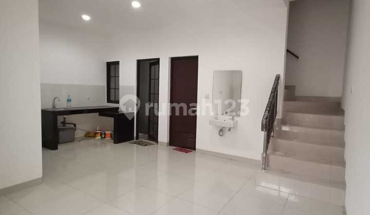 Rumah Bagus di Green Village Cipondoh Siap Huni