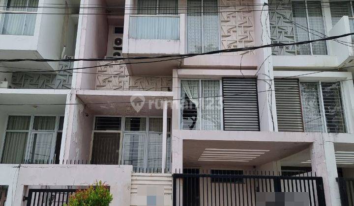 Rumah 3 Lantai di Taman Semanan Indah Jakarta Barat  1