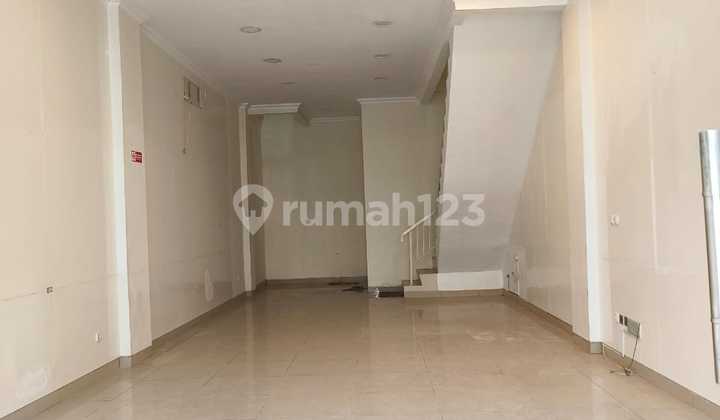 Ruko Gandeng di Sentra Niaga Green Lake City Lokasi Strategis Nego 