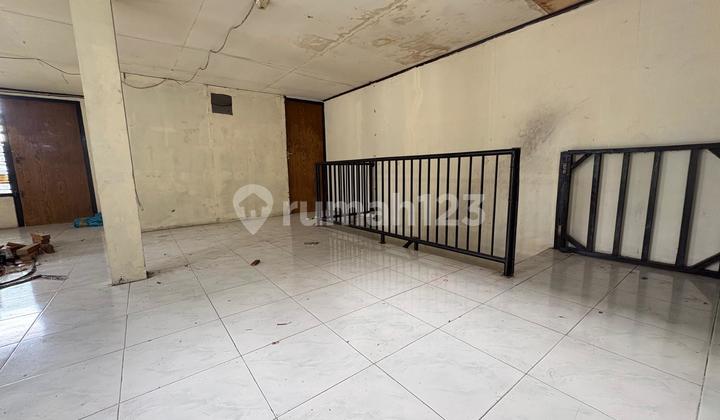 Rumah di Jembatan Lima Jakarta Barat Lokasi Strategis Nego