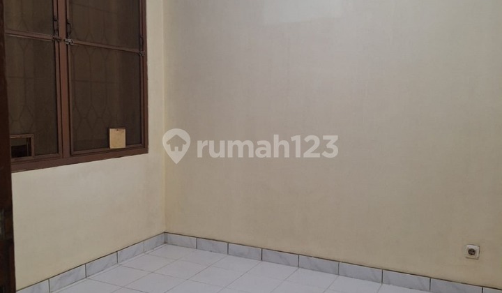 Ready-to-Occupy House in Daan Mogot, Tampak Siring Timur, Strategic Location 2