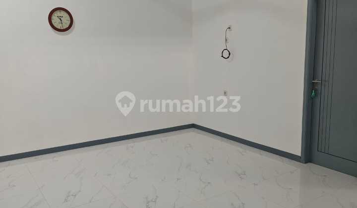 Nice and Well-Maintained House in Kebon Jeruk, West Jakarta 2