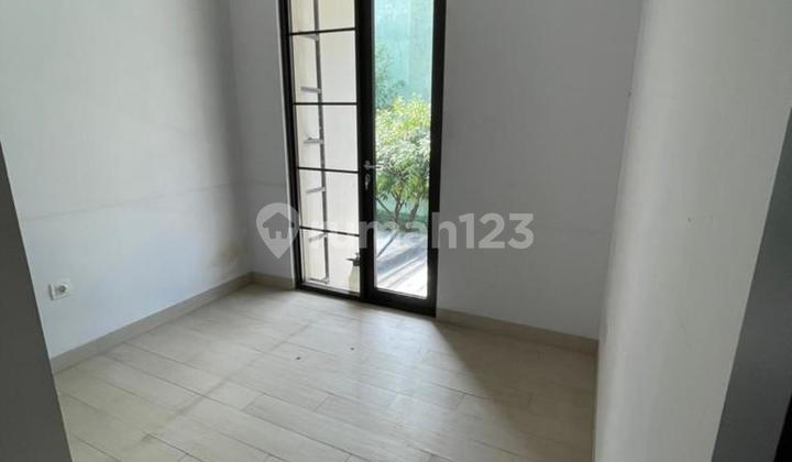 Dijual Rumah Sudah Renovasi di Green Village, Cipondoh Nego