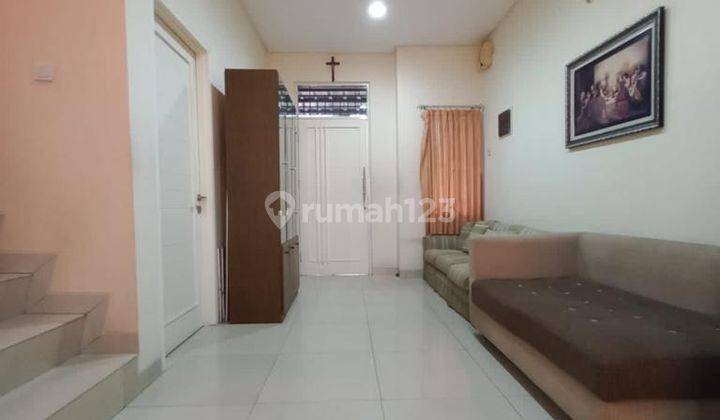 Rumah Sangat Terawat 6x15 di Puri Mansion Cluster Edinburgh  8