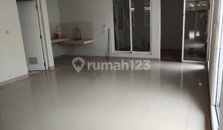 Rumah Bagus di Cluster Amerika East Coast Green Lake City Strategis Nego