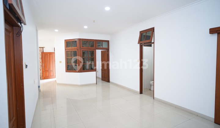 Rumah Siap Huni di Krukut Jakarta Barat Lokasi Strategis Nego