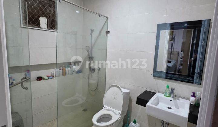 Dijual Rumah Bagus Dua Lantai Ukuran 6X15, Lokasi Strategis di Green Lake City 2