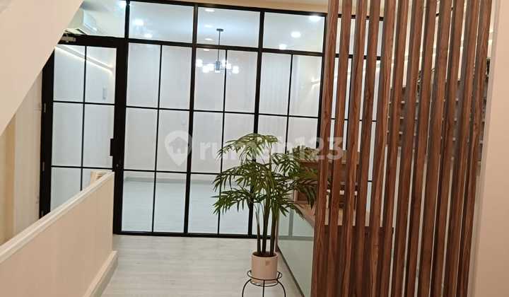 Ruko Startegis Terawat, Rapi