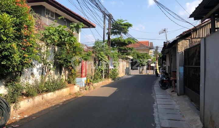 Rumah Tua hitung tanah, cocok untuk usaha kost di Jl. Hidup Baru - Gandaria, Jakarta Selatan 