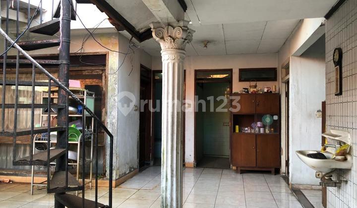 Rumah Tua hitung tanah, cocok untuk usaha kost di Jl. Hidup Baru - Gandaria, Jakarta Selatan  2
